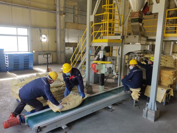 3.14日，制氣車間廣泛開展勞動競賽，硫磺造粒工作圖.jpg