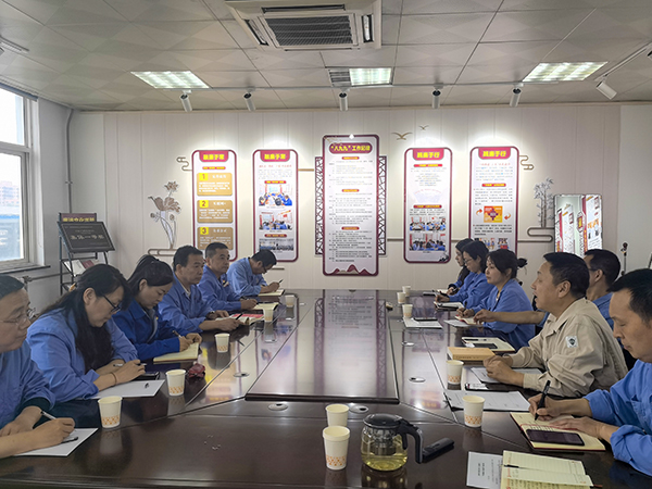 5月23日，法審、實(shí)業(yè)黨支部結(jié)對開展“學(xué)思鑄魂 共促共建”主題黨日活動 (2).jpg