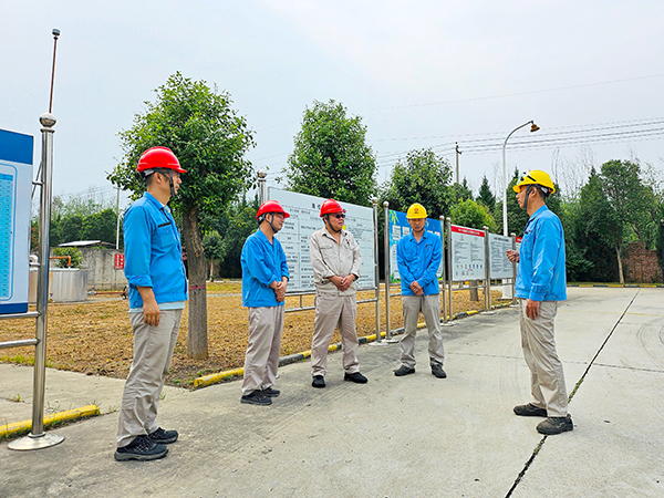 8月16日上午，馬軍忙就公司近期安全工作重點內容理解掌握及落實情況對車間各級人員進行抽查.jpg